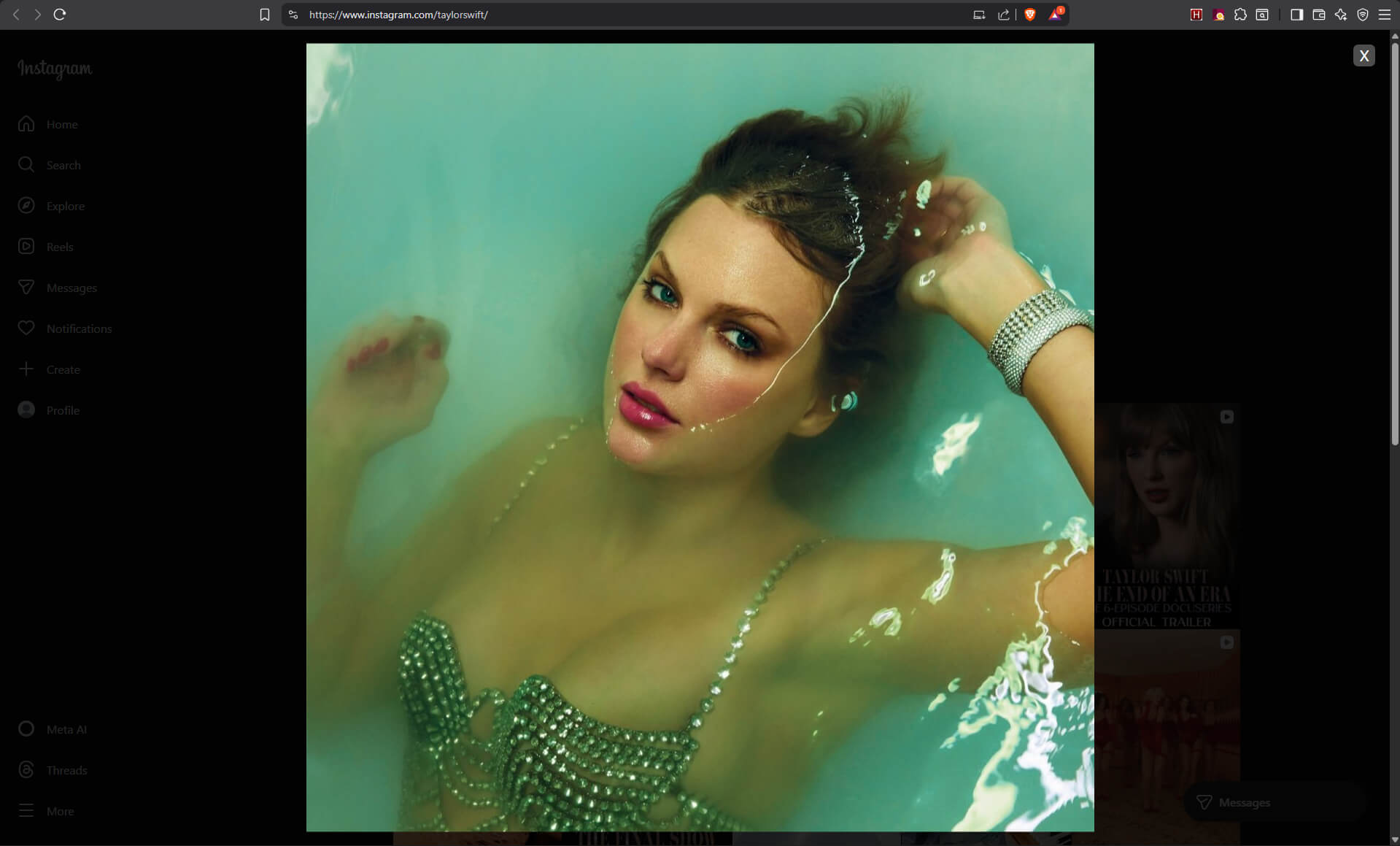 Full-size Instagram profile picture displayed in overlay lightbox